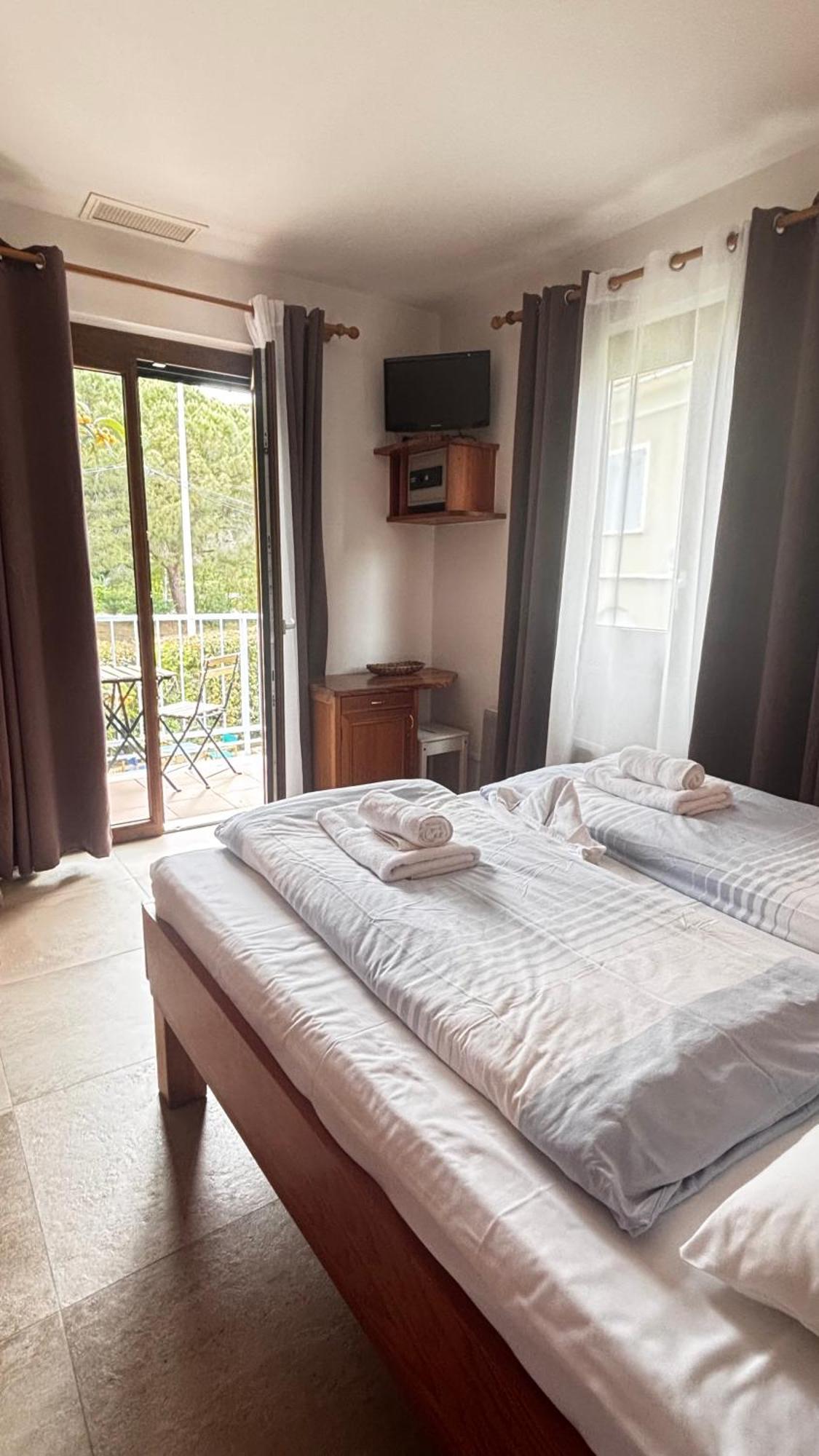 Hotel La Bastide Ле-Лаванду Экстерьер фото